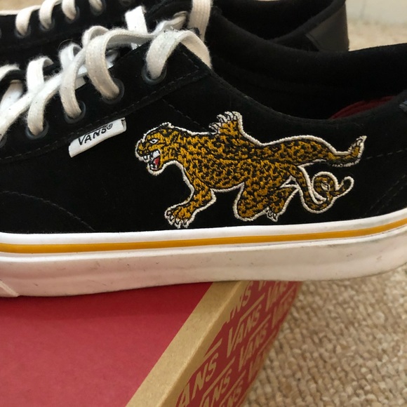 Embroidered vans - Picture 4 of 5